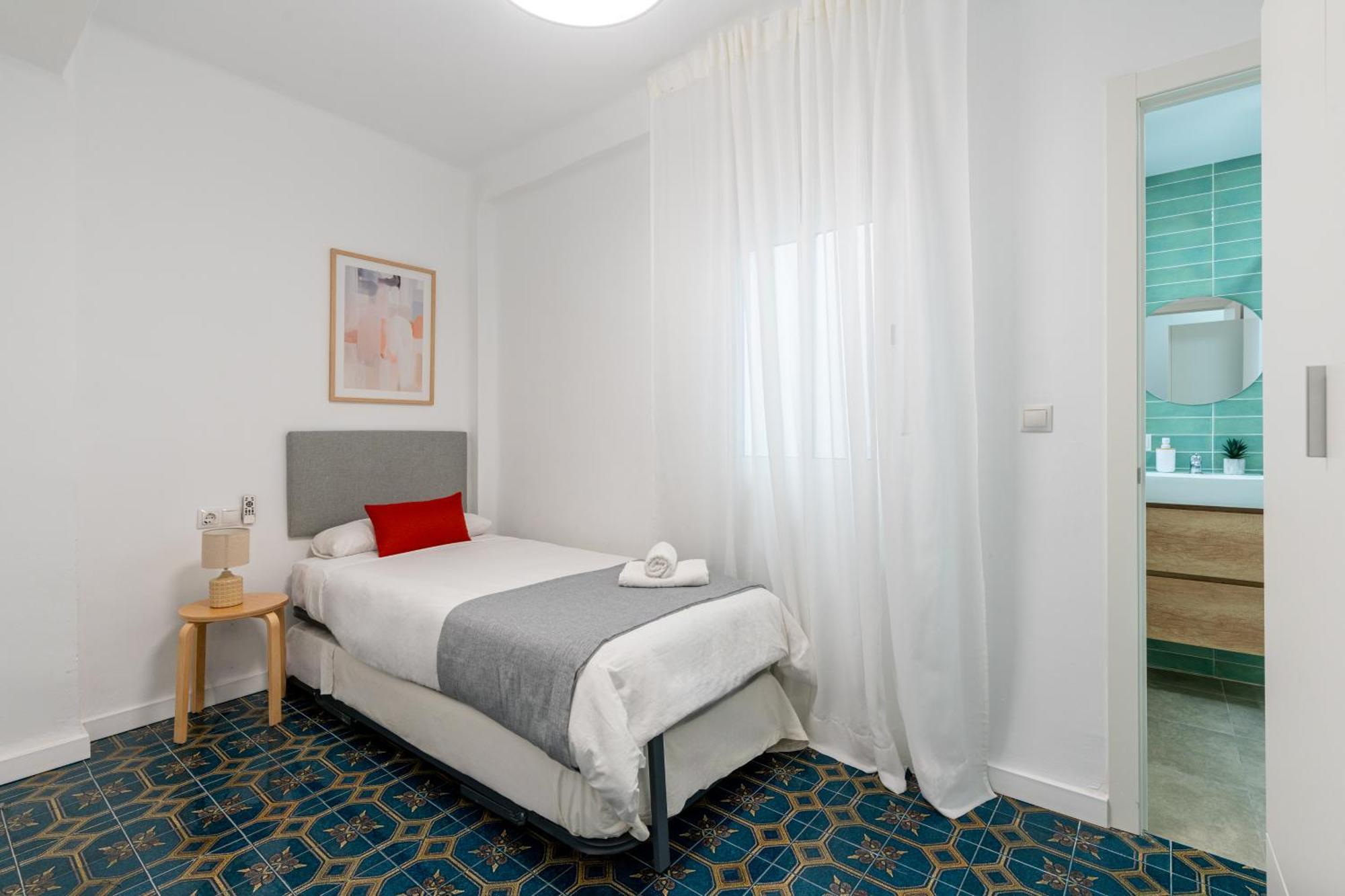 Piso Elegante Y Nuevo De 3 Habitaciones Y 2 Banos إشبيلية المظهر الخارجي الصورة