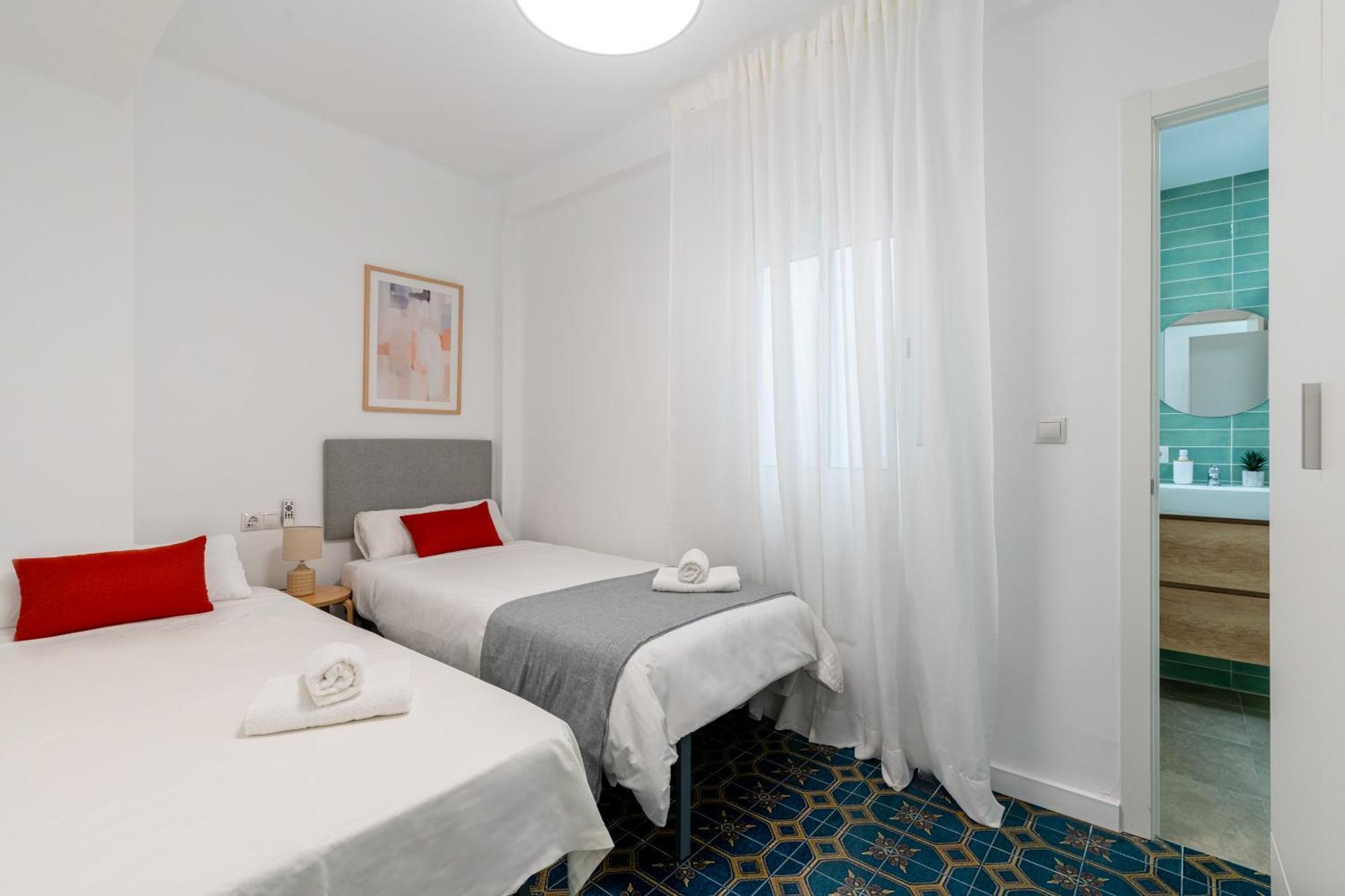 Piso Elegante Y Nuevo De 3 Habitaciones Y 2 Banos إشبيلية المظهر الخارجي الصورة